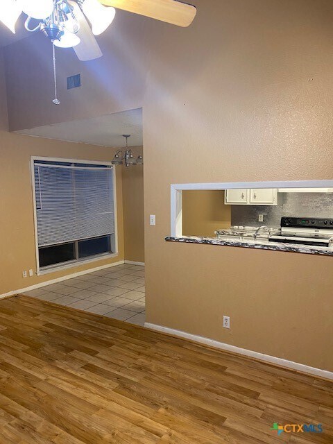 Foto del edificio - 114 Willowick Dr