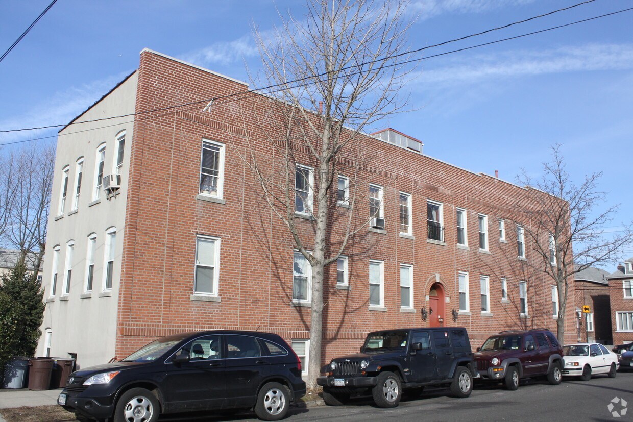 Building Photo - 1441 Hobart Ave