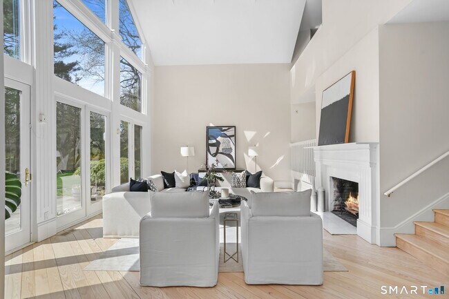 Foto del edificio - 32 Buttonball Ln