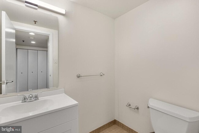 Building Photo - 303 Vine St