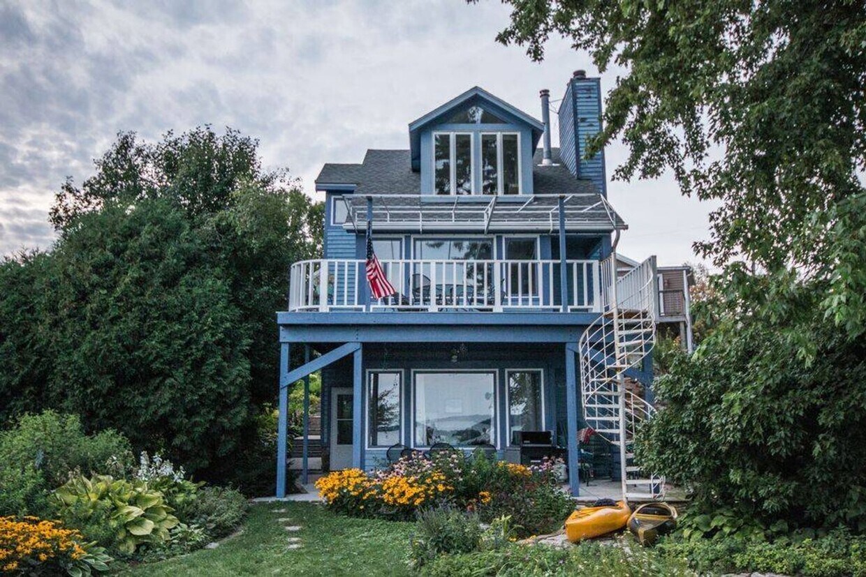 Primary Photo - Capital Lakehouse