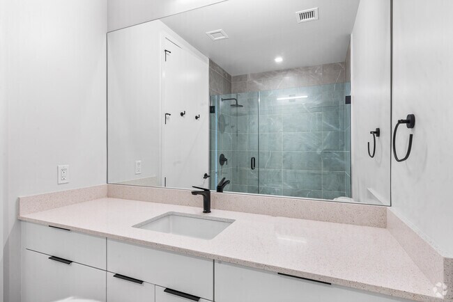 Baño secundario de 3BR, 3BA - The Mill