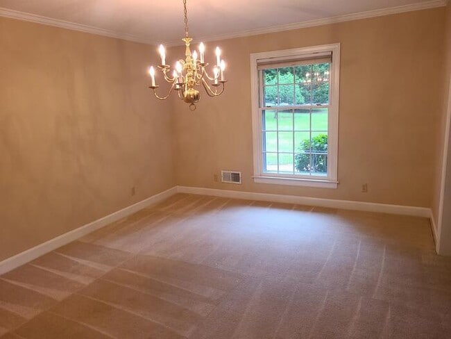 Building Photo - 5621 Oak Forest Dr