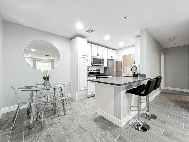 Foto del edificio - South Kirkman Road, Orlando, FL 32811 - 2 BR 2 BA condo