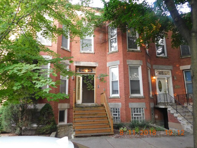 Foto del edificio - 3429 S Prairie Ave