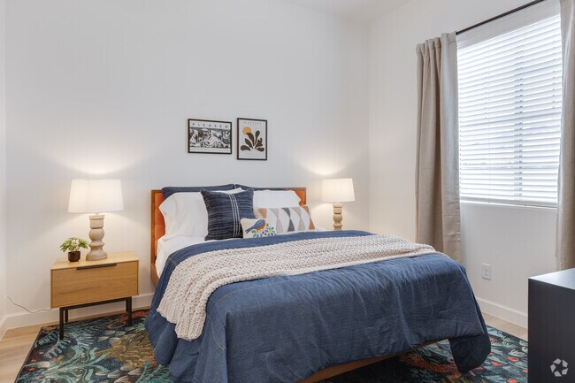 2 habitaciones, 2 baños - 1050 pies cuadrados - Dormitorio - Honeycutt Run