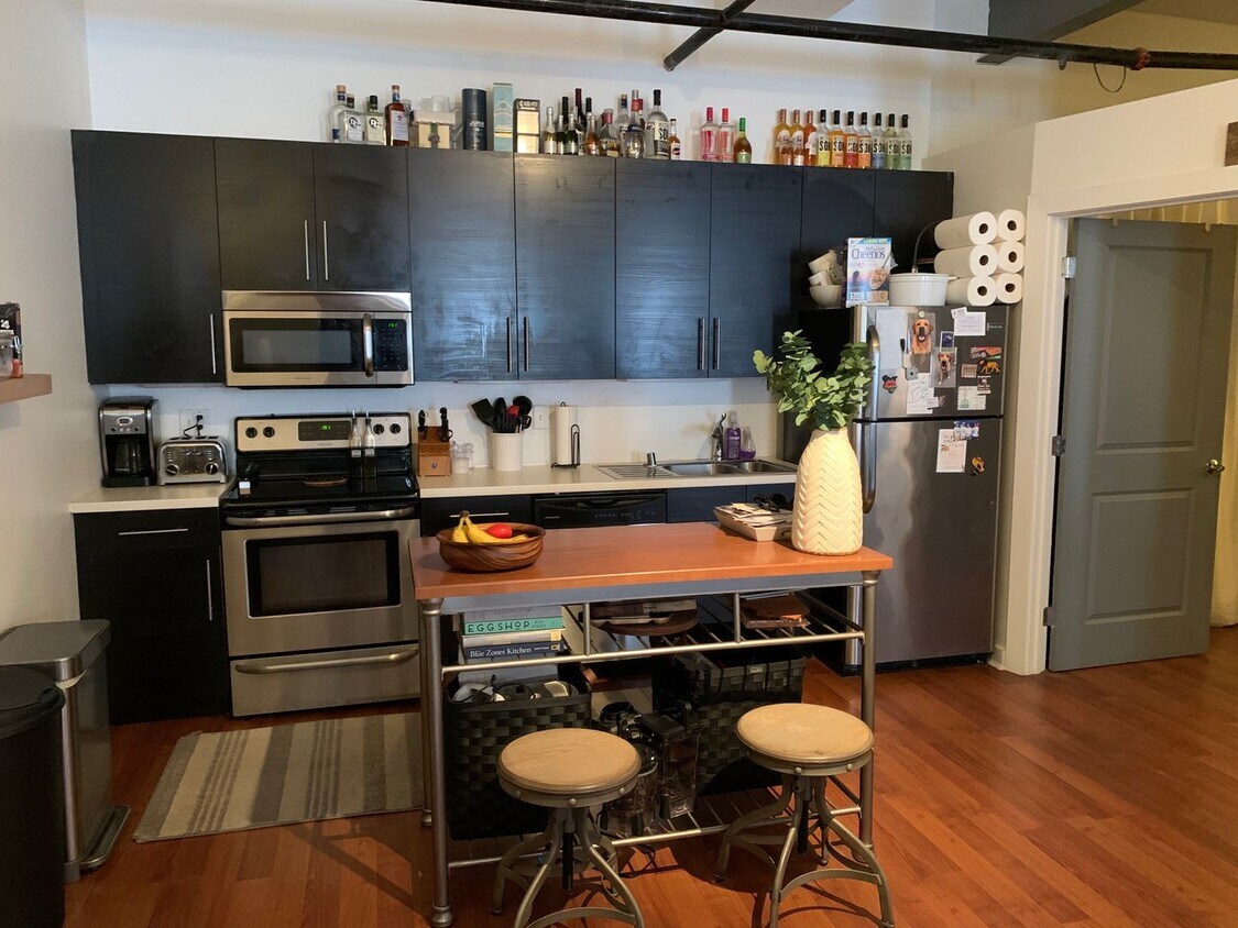 Bright Two Bedroom - Bright Two Bedroom
