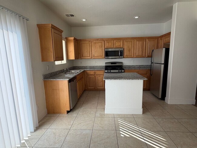 Foto del edificio - 4-bedroom, 2.5-bathroom home Henderson 89052