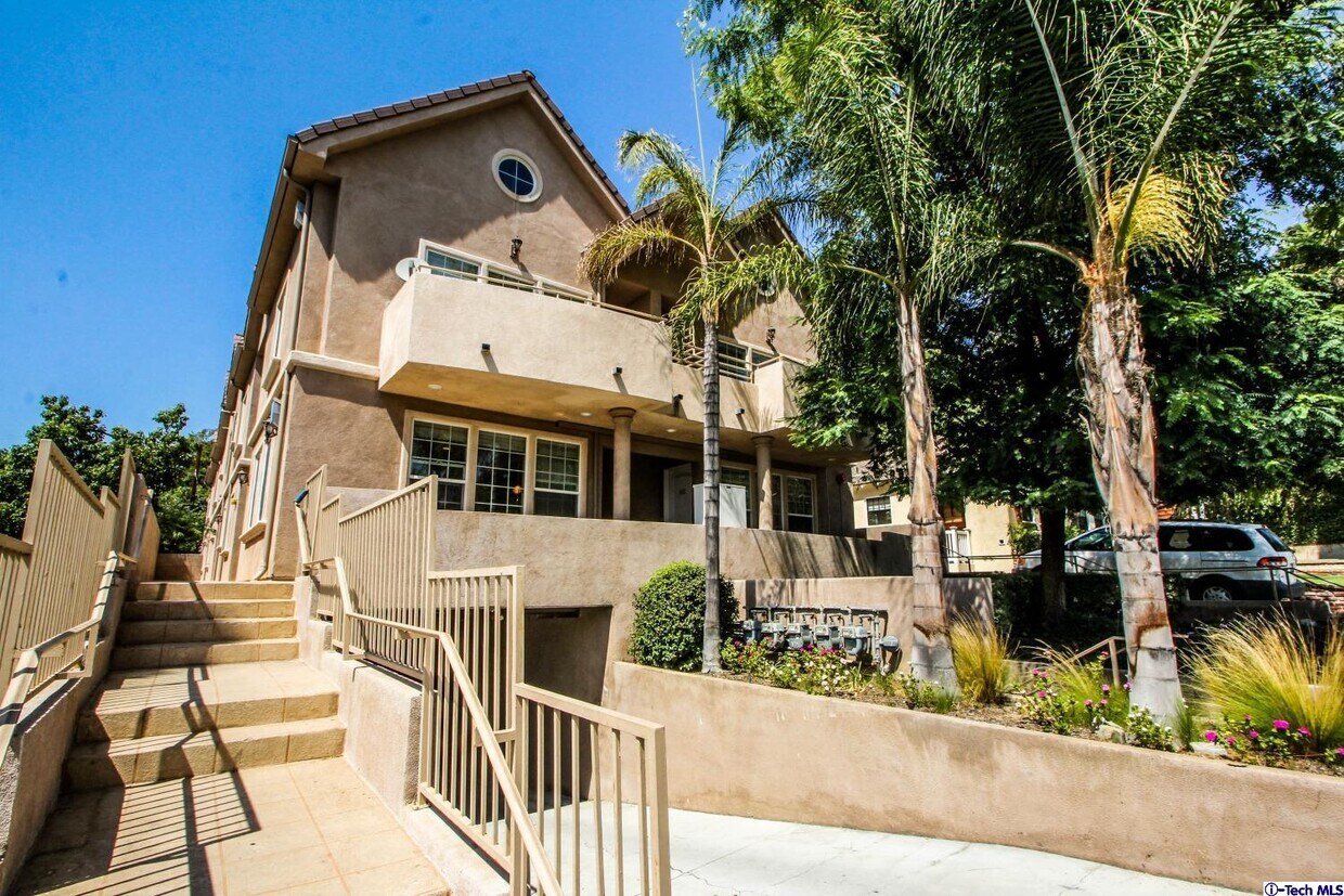 511 E Harvard Rd Unit 101, Burbank, CA 91501 Condo for Rent in