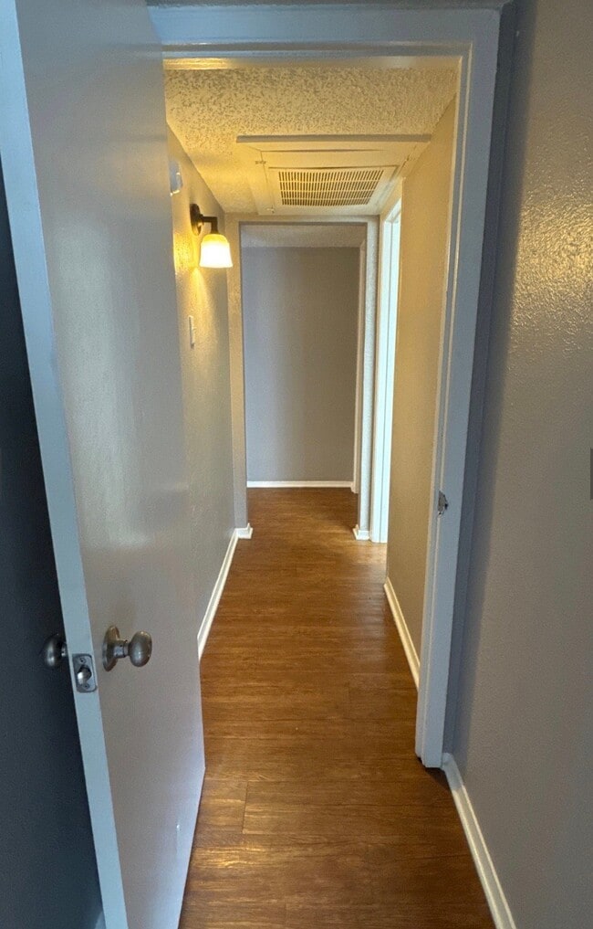 Foto del edificio - 2114 E Marshall Ave