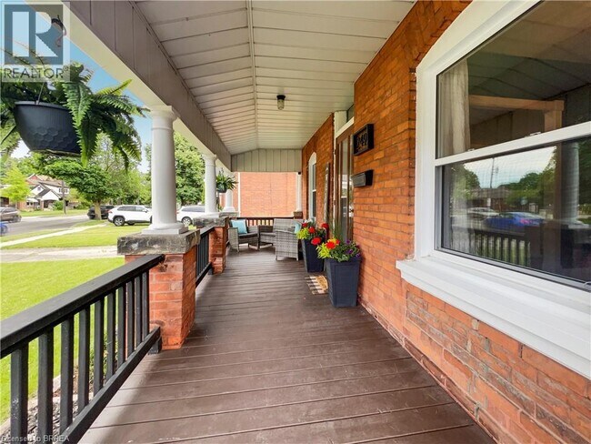 Photo du bâtiment - 249 Erie Ave