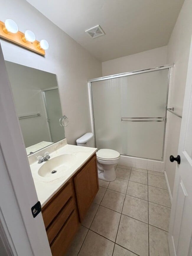 Building Photo - 440 Serenity Ct