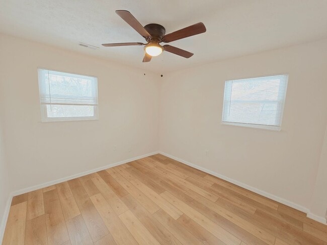 Photo - Renovated 2 Bedroom apartment in Hikes Point!