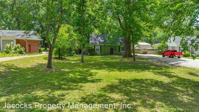Building Photo - 4 br, 2.5 bath House - 1020 W Main