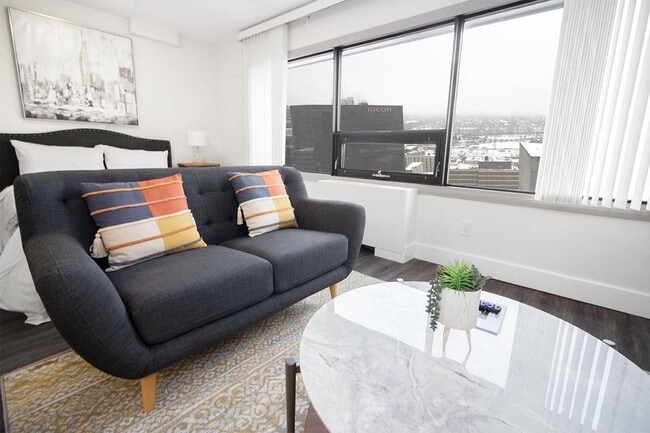 Salon - 190 Smith Apartment Suites
