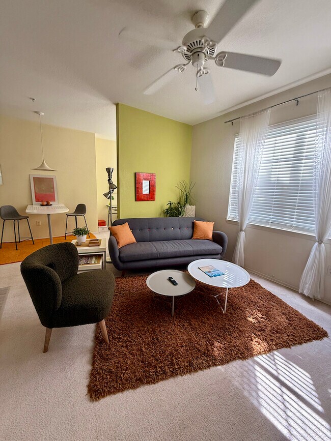 Foto del edificio - 5693 Star Rush Dr