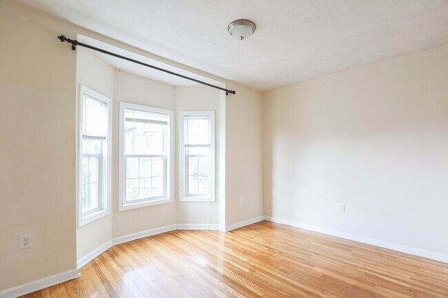Foto del edificio - 102 Myrtle Ave.
