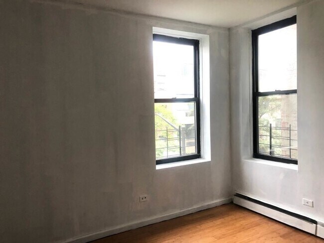 Building Photo - 370 W 52nd St