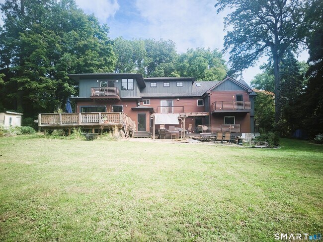 Building Photo - 35 Huckleberry Dr S