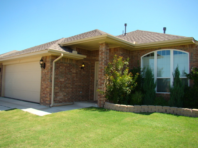 Primary Photo - 4 Bedrooms - Moore Schools - Open Plan