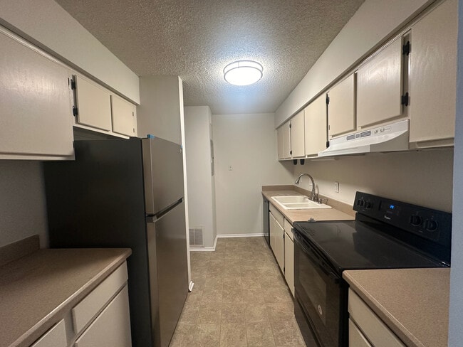 Photo - Room in Condo on Huntingdon Chase