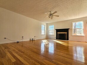 Building Photo - 875 Roxfield Ct NE