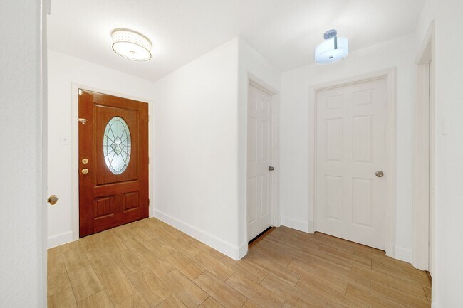 Building Photo - 135 Fairwind Trail Dr