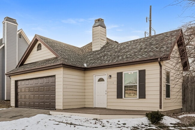 Building Photo - 17704 E Bellewood Dr