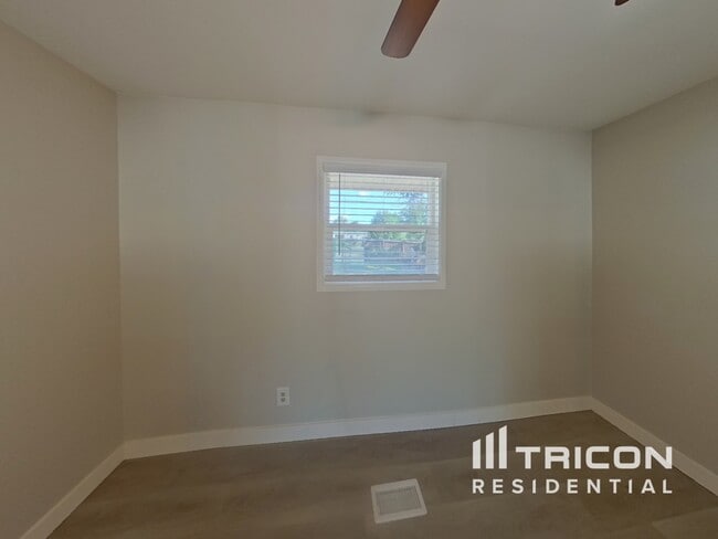 Building Photo - 3002 Hayman Terrace