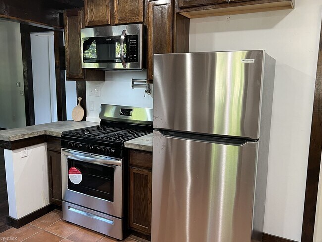 Foto del edificio - 3 br, 2 bath House - 111 West Elm Street