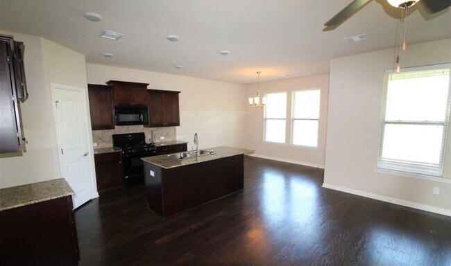 Building Photo - 6448 Oaks Edge Dr