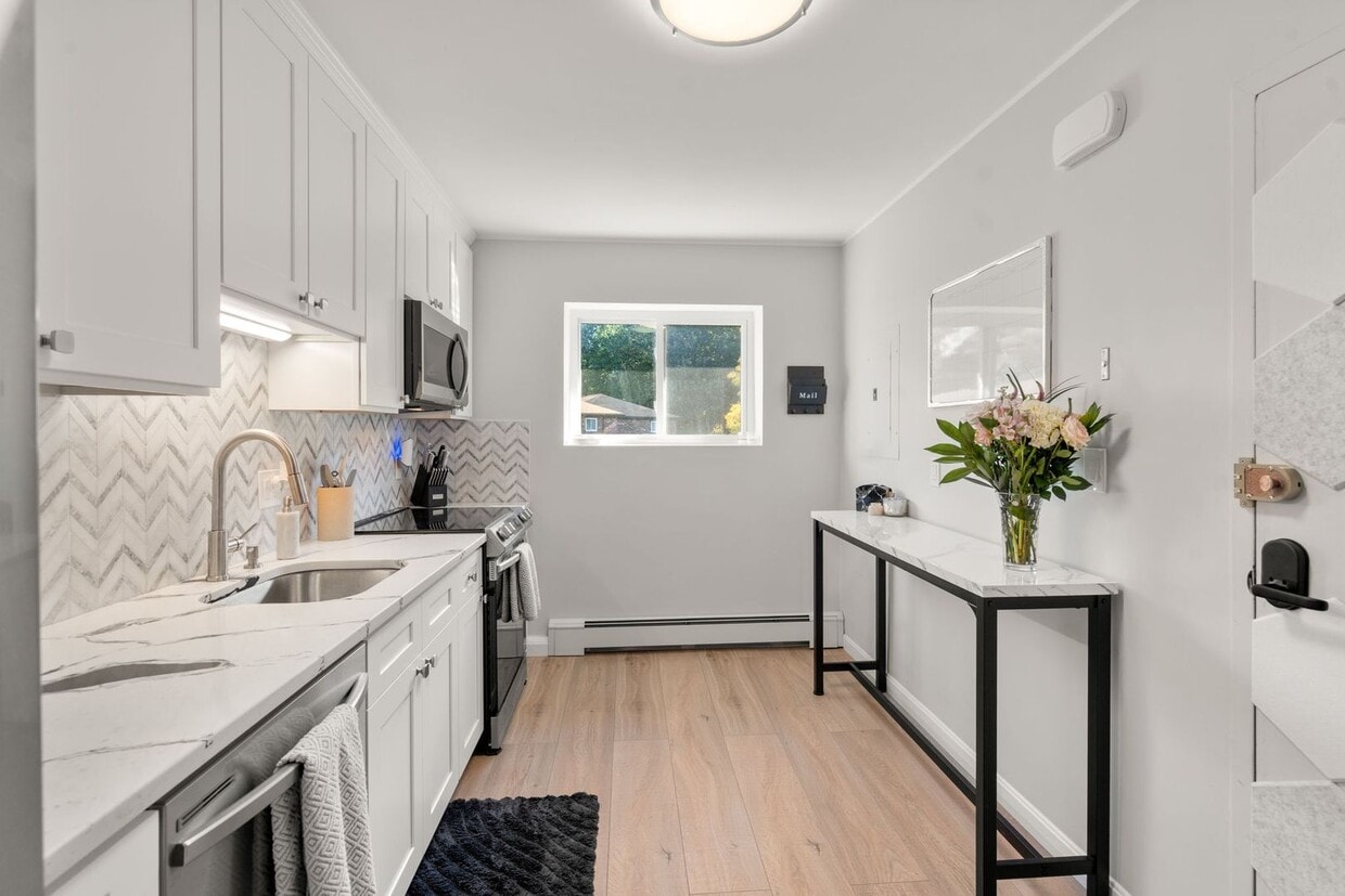 Renovated - Parking - Laundry - Pool - Renovated - Parking - Laundry - Pool