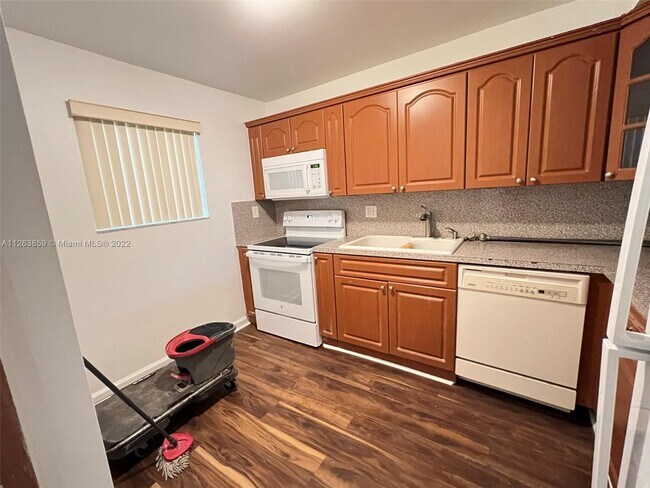 Foto del edificio - 3490 Foxcroft Rd