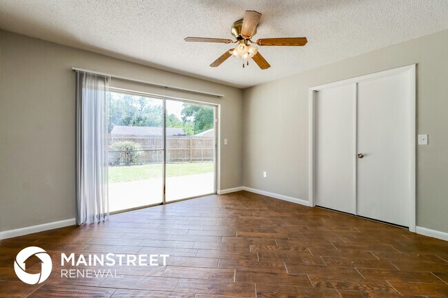 Foto del edificio - 2289 Crystalview Ct