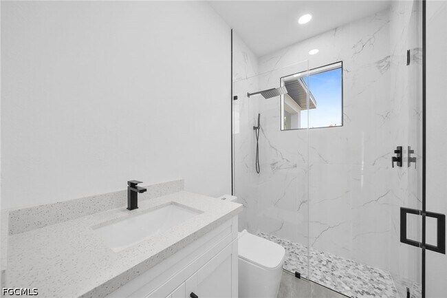 Foto del edificio - 3300 56th St W