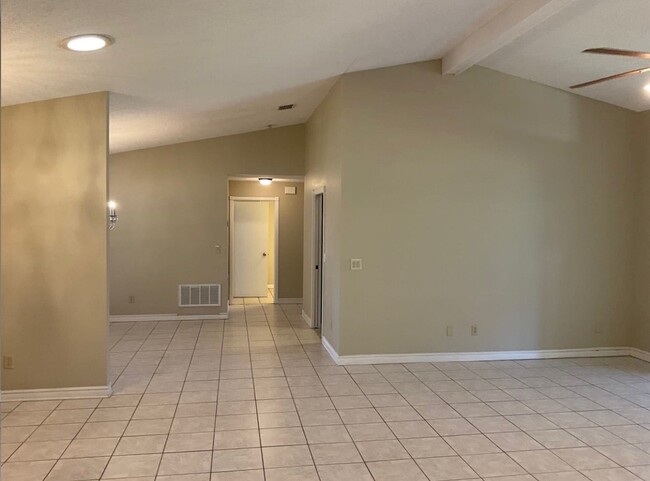 Building Photo - 2814 Luce Dr N