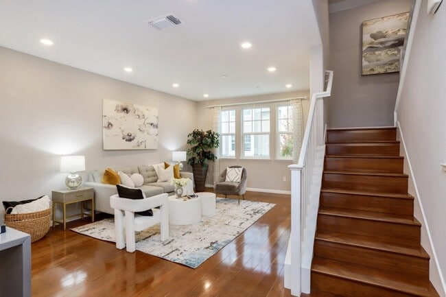 Building Photo - 141 Orbit Wy