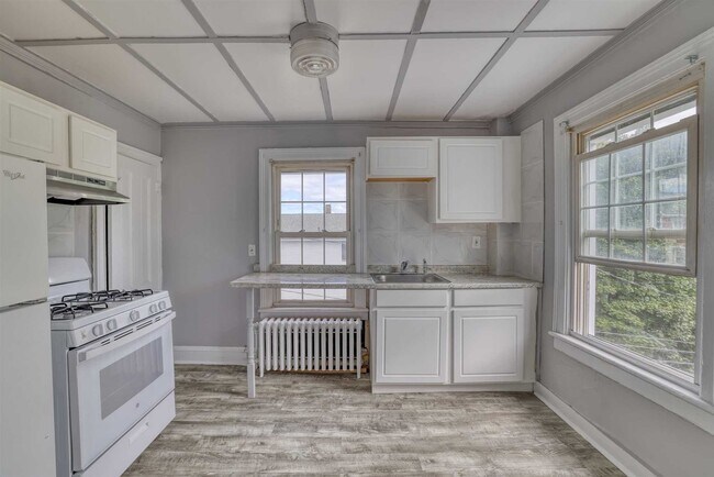 Building Photo - 23 Davis St