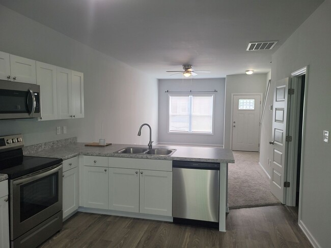 Building Photo - 139 Buckhorn Ave