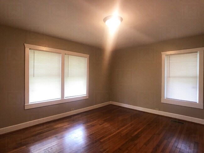 Building Photo - 224 Grainger Dr