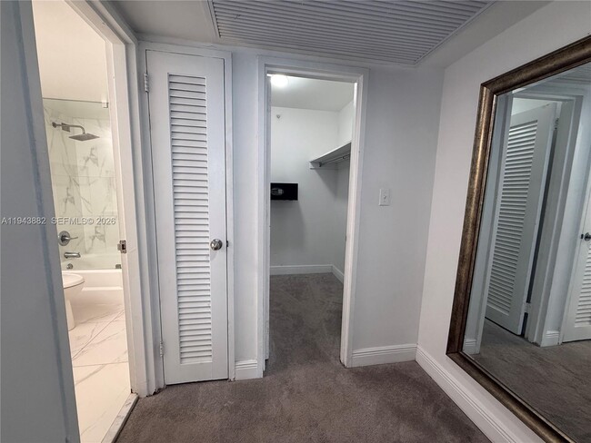 Foto del edificio - 5101 Collins Ave