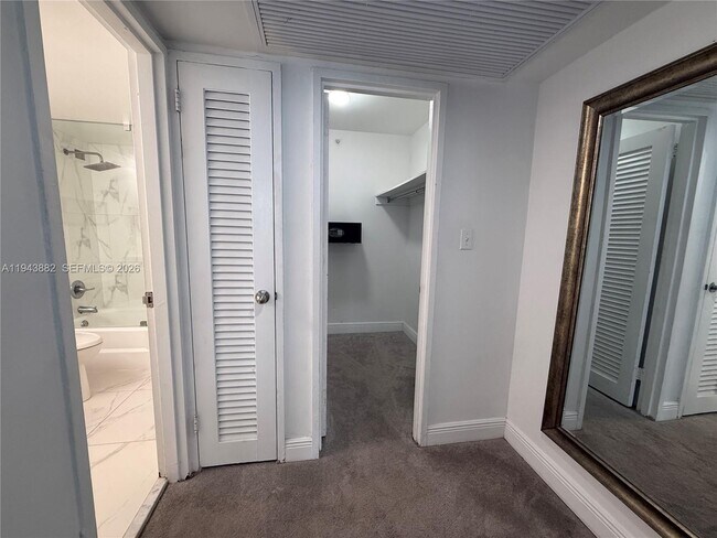 Building Photo - 5101 Collins Ave