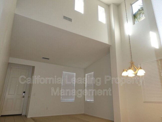 Foto del edificio - 28316 Sycamore Dr