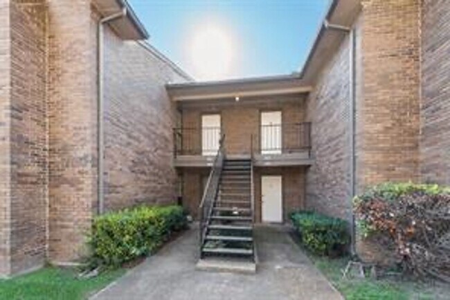 Foto del edificio - Updated 2 Bed, 2 Bath Condo – Walk to Lake Ray Hubbard!