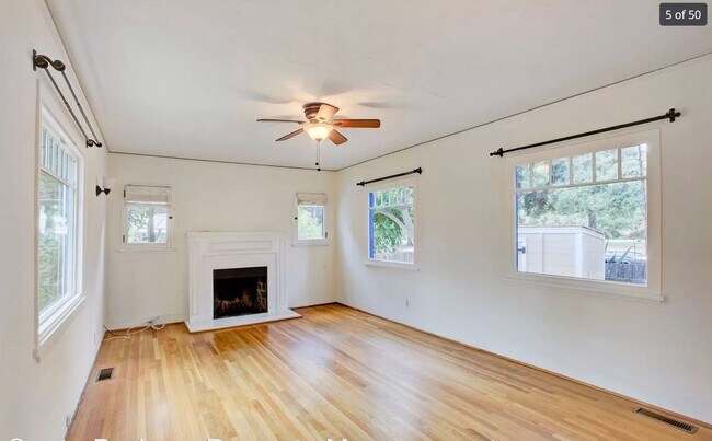 Foto del edificio - Charming 3 bed / 2 bath Home Across from Oak Park!