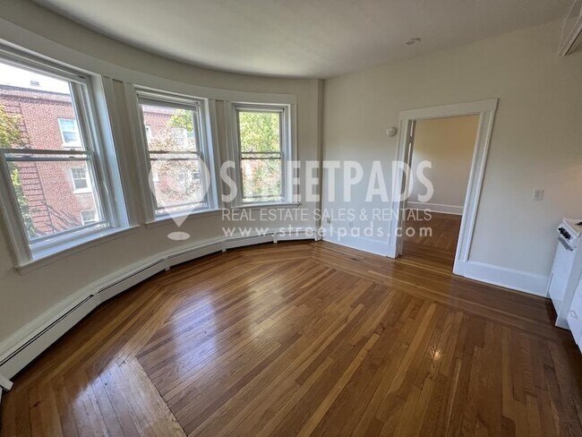 Building Photo - 1 bedroom in Brookline MA 02446