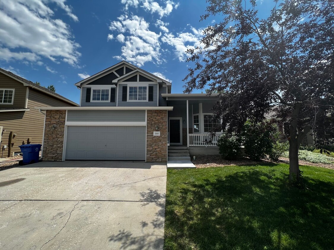 Primary Photo - Beautifully updated home in SE Loveland