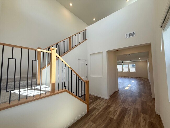 Foto del edificio - Spacious Southwest Las Vegas Gem | 5 Beds, Loft & 3,000+ Sq Ft Living