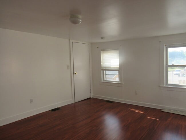 Building Photo - 36 Butler St