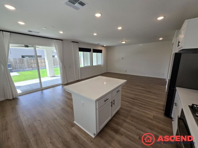 Building Photo - Beautiful Home Off S Heath and Stockdale Hwy!